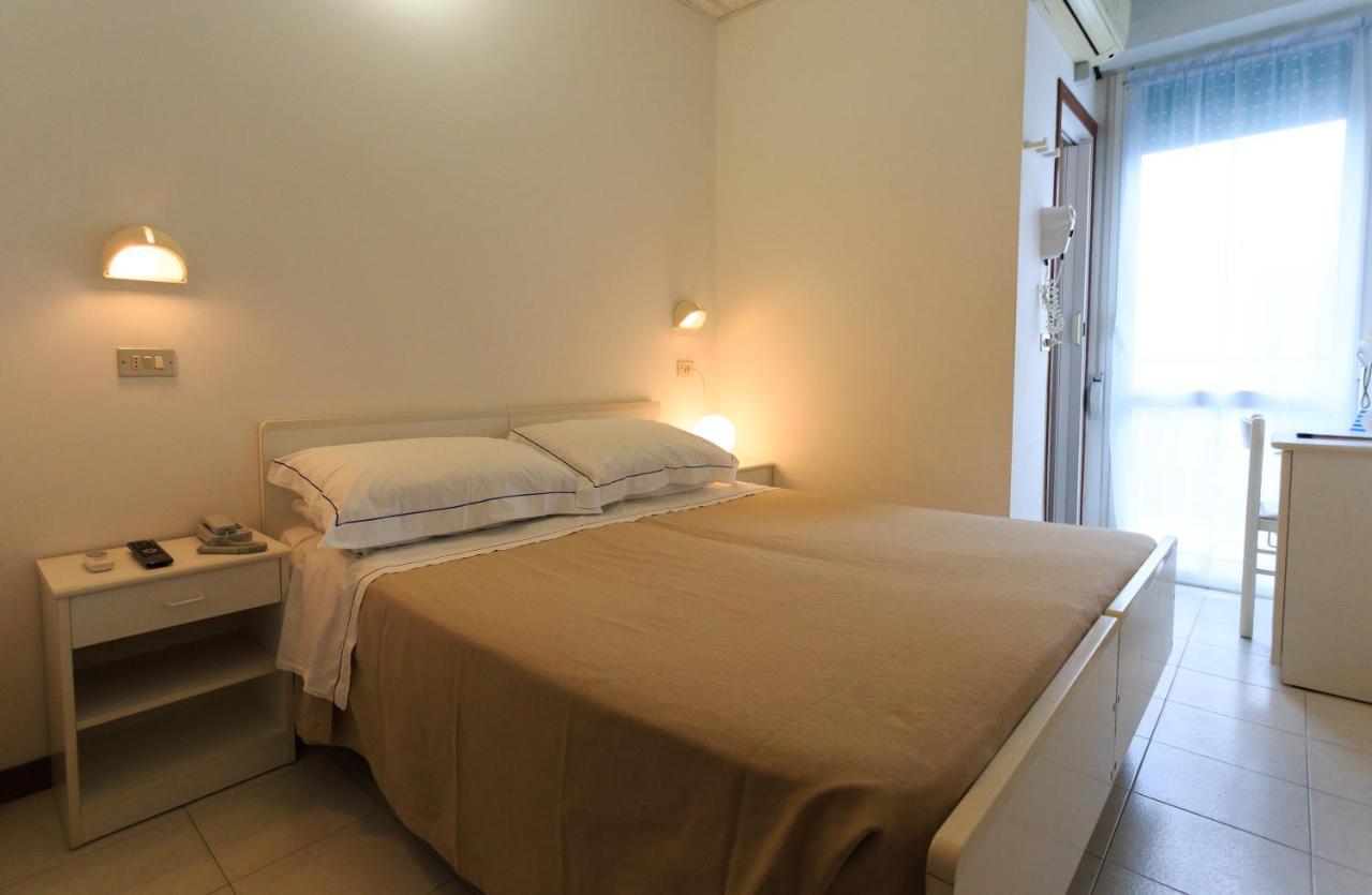 Mini hotel Rimini Bagian luar foto