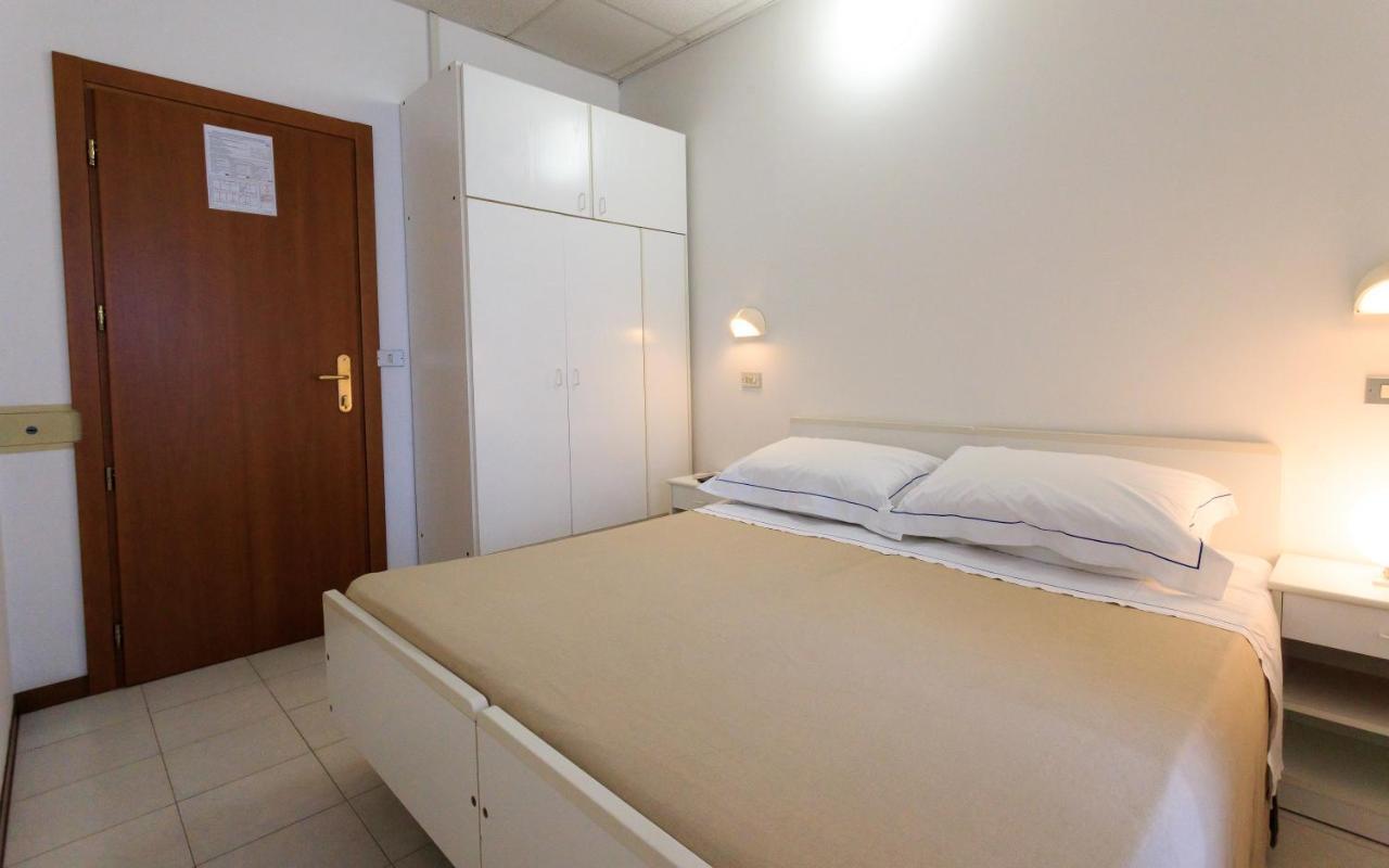 Mini hotel Rimini Bagian luar foto