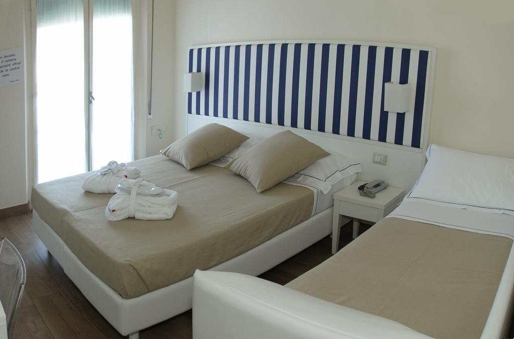 Mini hotel Rimini Bagian luar foto